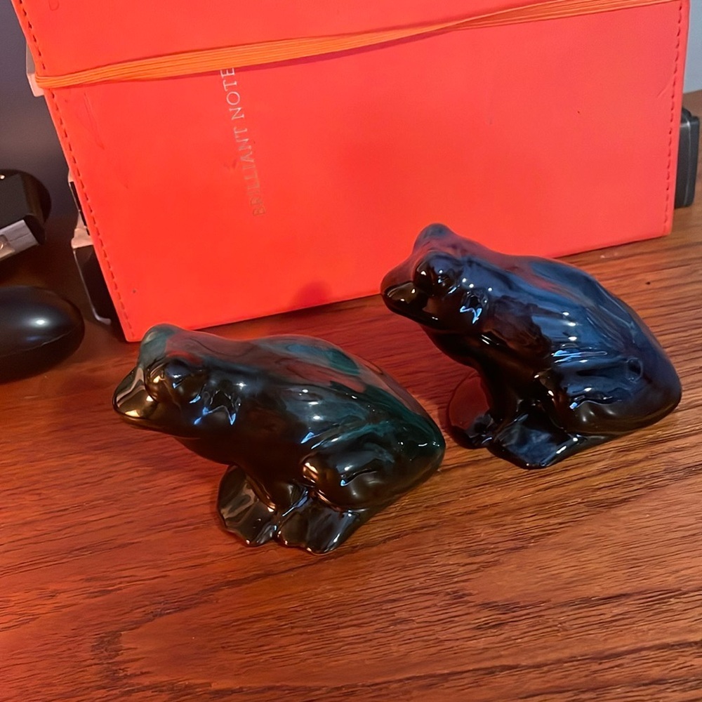 Pair of Blue Mountain Pottery 🇨🇦Ceramic Frog Figurines